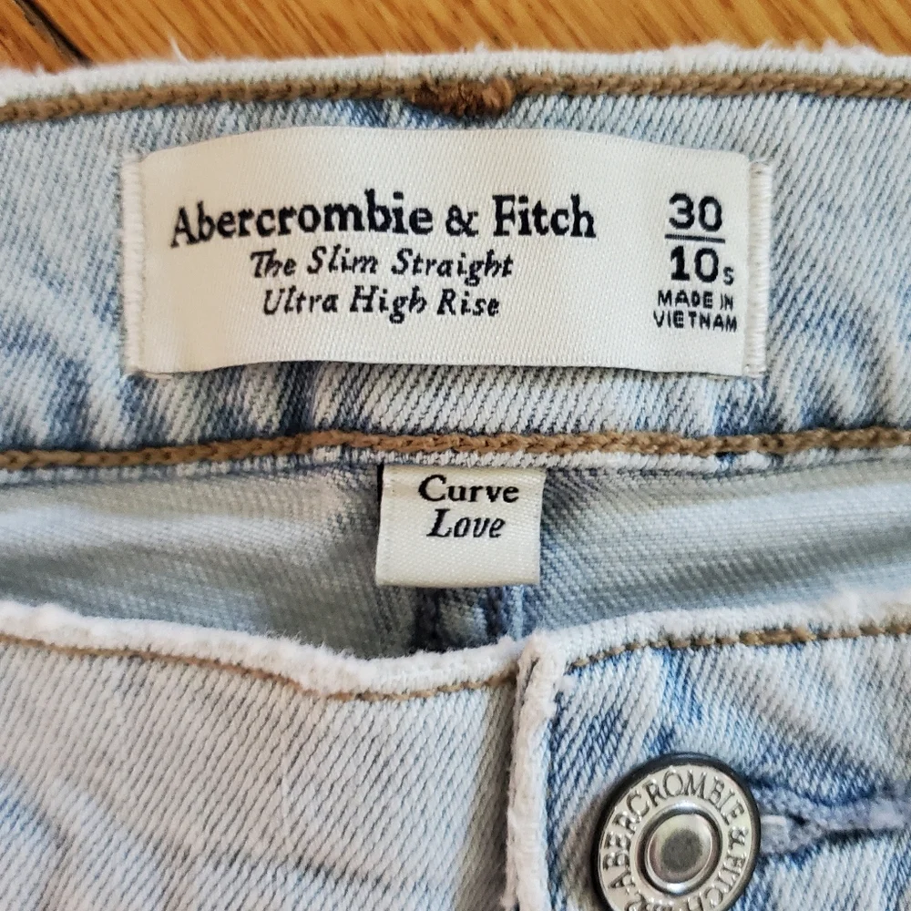 NWT A&F 30 Contemporary Curve Love Ultra High Rise Slim Straight Split Hem Jeans - Picture 4 of 14